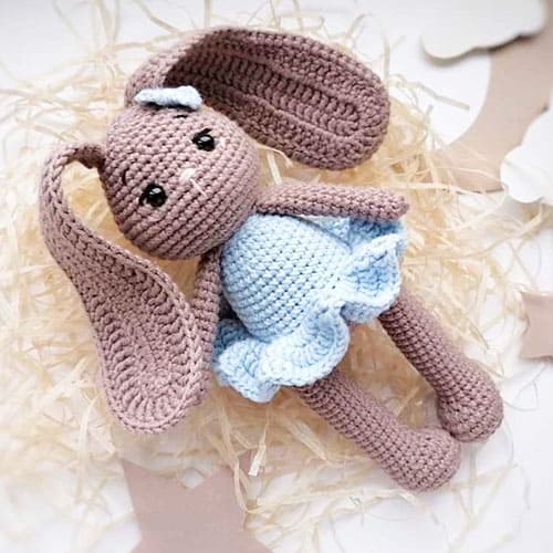 PDF Crochê de Coelhinha de Vestido Receita de Amigurumi Grátis