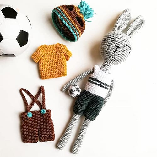 Coelhinho Esportivo PDF Crochê Receita de Amigurumi Grátis